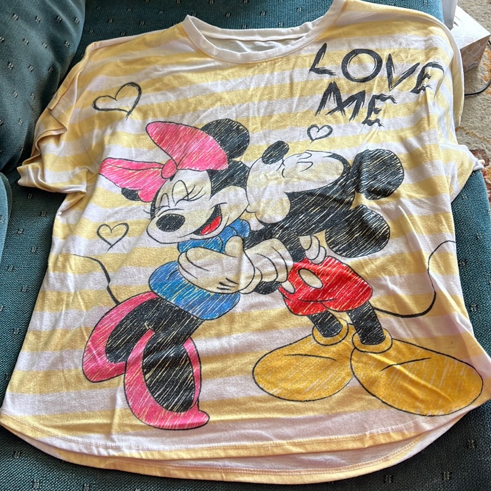 Disney Parks Mickey & Minnie Mouse t-shirt